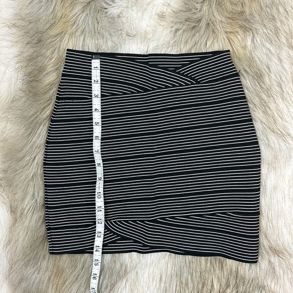 BCBGMAXAZRIA Black & White Stripped Bandage Mini Skirt, Medium - Picture 9 of 14